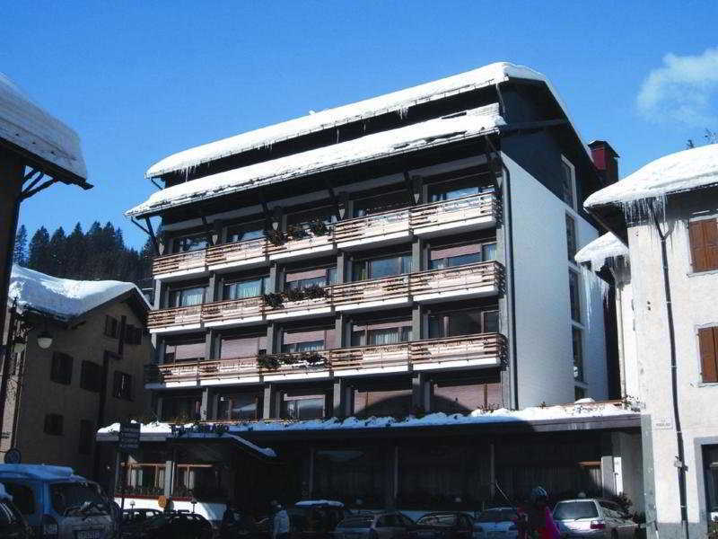 Hotel Milano Madonna di Campiglio Exterior photo